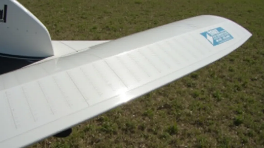 RC airplane wing shape highlighting the curved upper and flatter lower surfaces